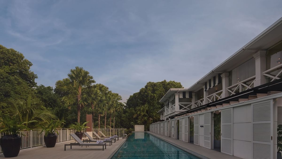 couple suite outside view