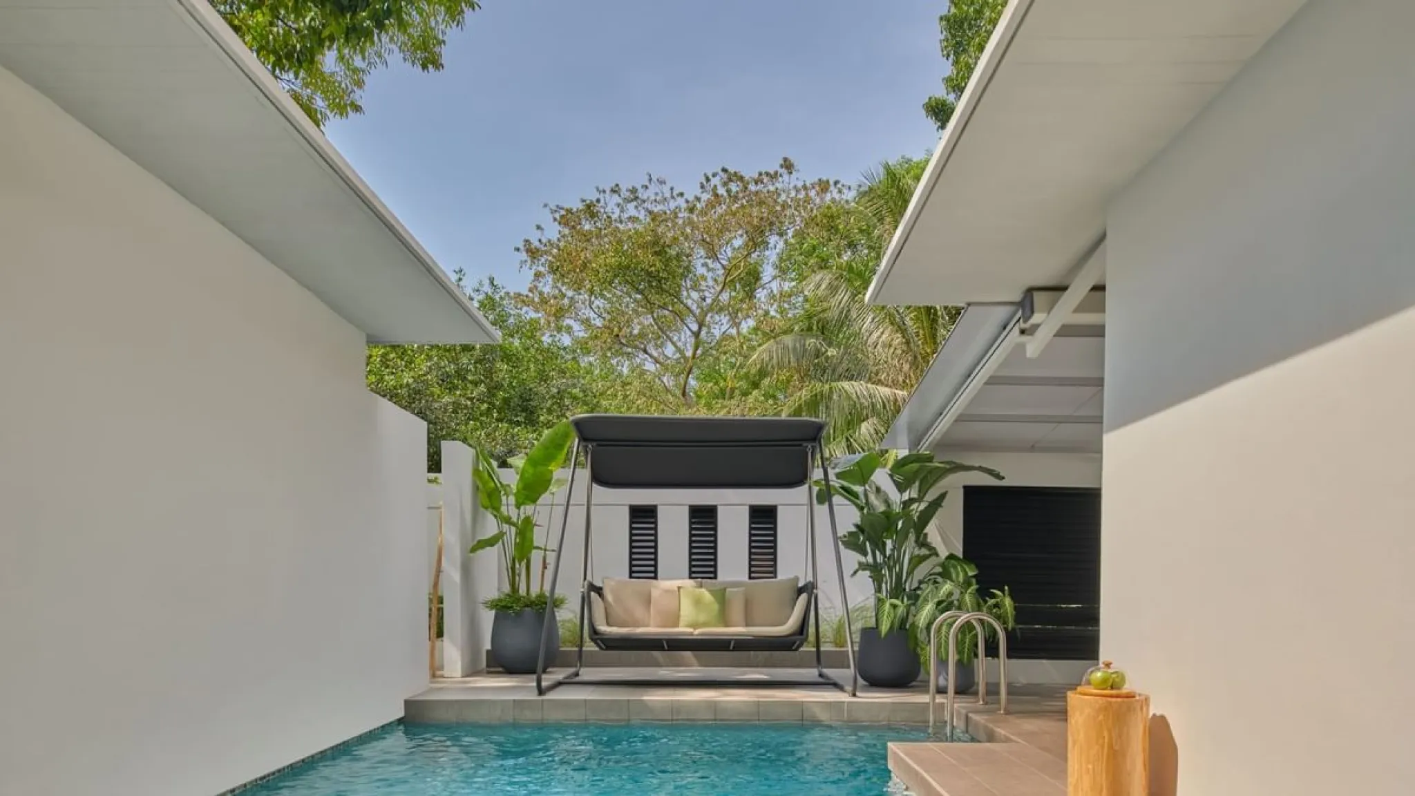 one bedroom villa pool